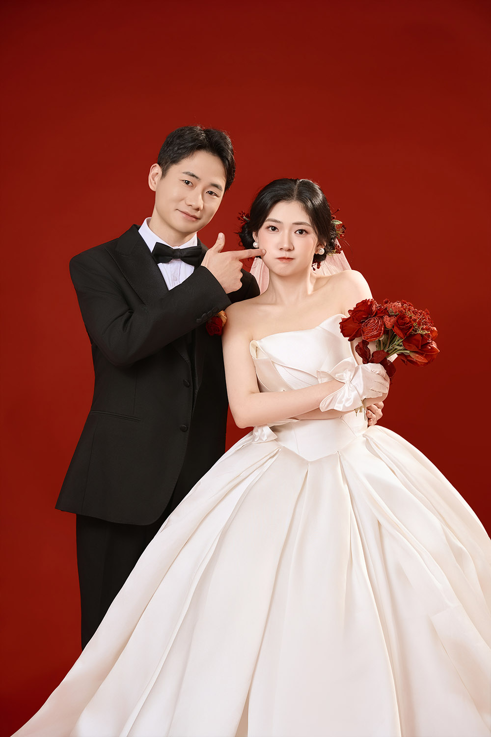 高钰程与阮宏伟的婚纱照